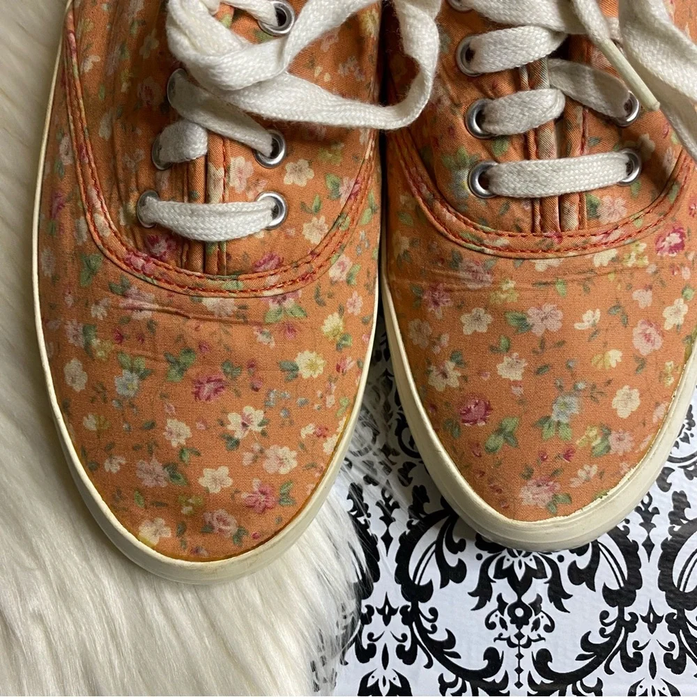 Forever 21 : size : 8 : peach mauve floral lace up casual summer canvas sneakers
